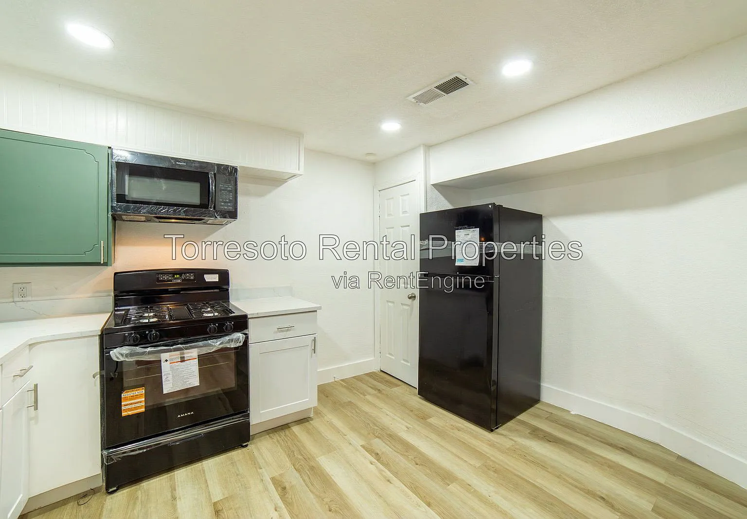 2 bed, 1.0 bath, 2771 sqft, $1,400 — Photo 2