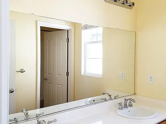 1206 Thornbury Ln — Photo 14