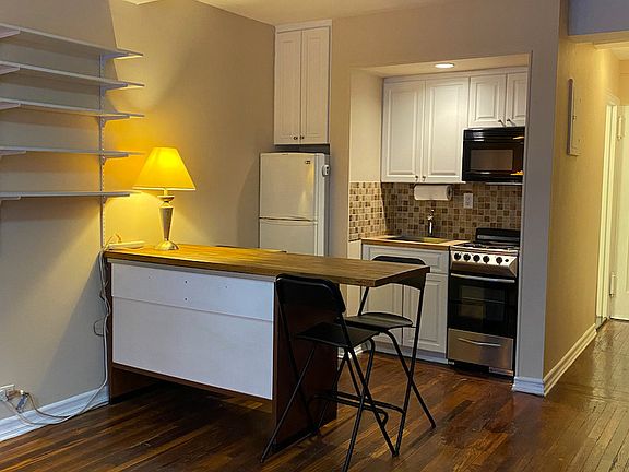 5th image of 320 E 42nd St APT 205