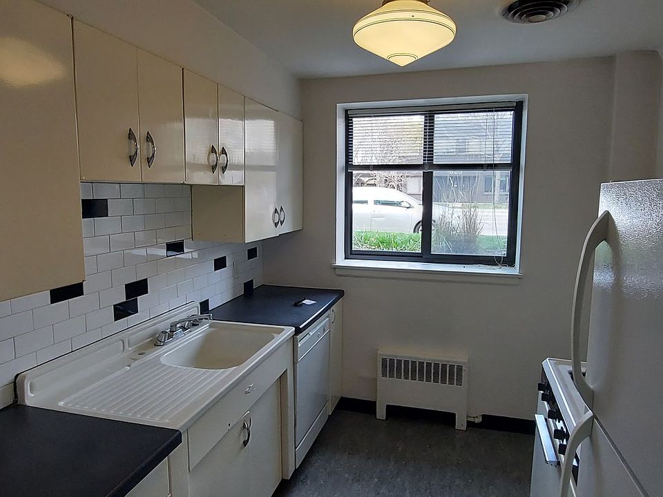 1st image of 622 Snelling Ave S #2