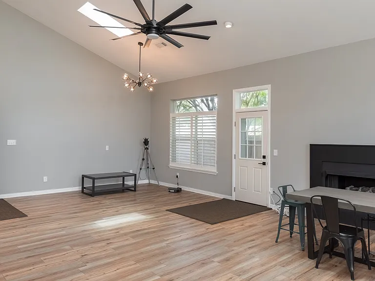1301 E Cross St — Photo 3