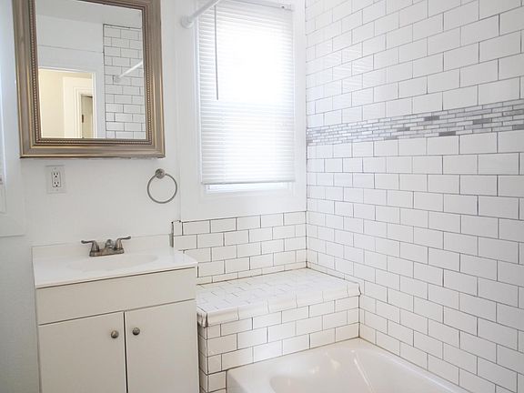 5th image of 1428 Echo Park Ave