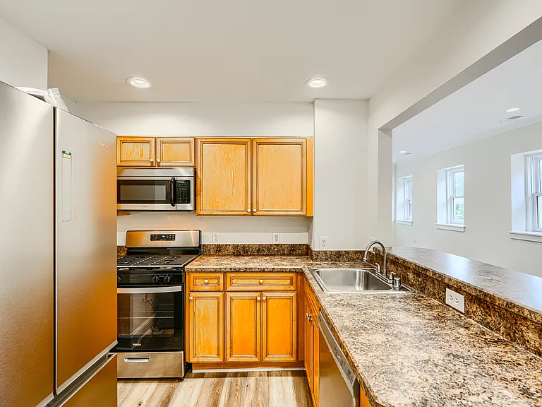 739 W Pratt St #2 — Photo 4