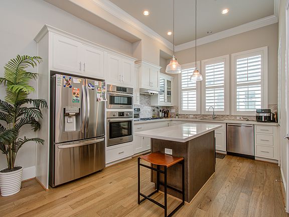 Kitchen/Dining Room (2nd floor)