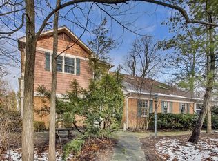 995 Pine St, Winnetka, IL 60093