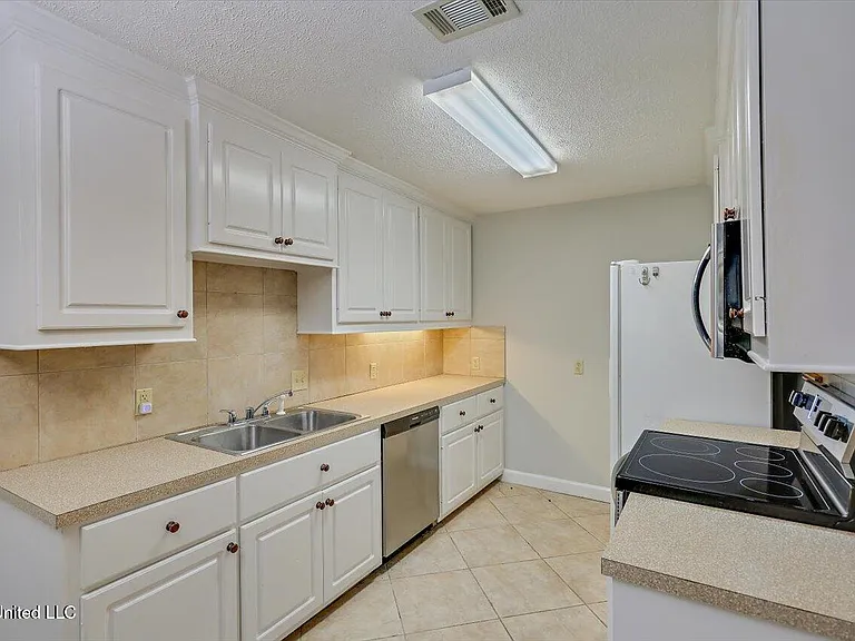 200 Woodgreen Dr #2 — Photo 6