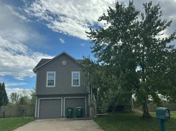 22025 Gracie Dr, Peculiar, MO 64078