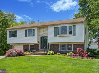 1562 Wheatfield Ln, Warminster, PA 18974