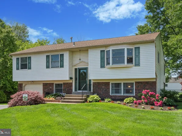 1562 Wheatfield Ln, Warminster, PA 18974