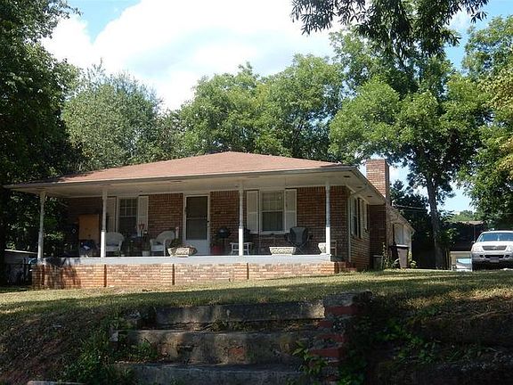 3rd image of 301 N Gilmer St