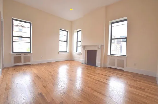 Rented by Street Realty Brokerage LLC | media 11