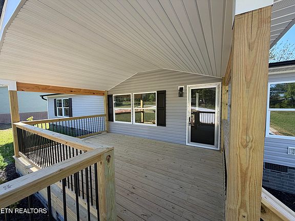 5th image of 1312 W Beaver Creek Dr