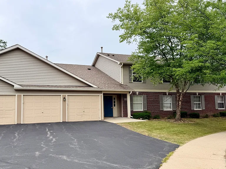 1244 N Red Oak Cir #1 — Photo 2