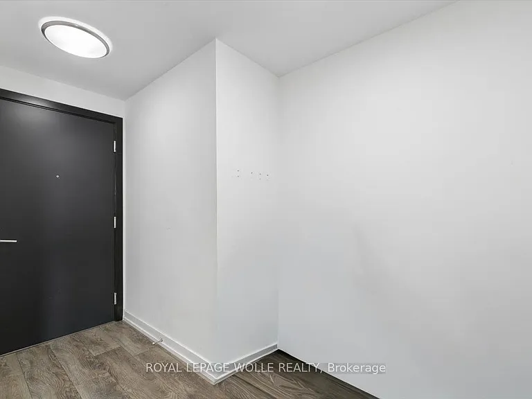 15 Wellington St S #1204 — Photo 7