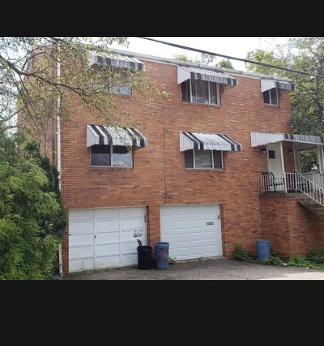 211 W Cherryhill St — Photo 1