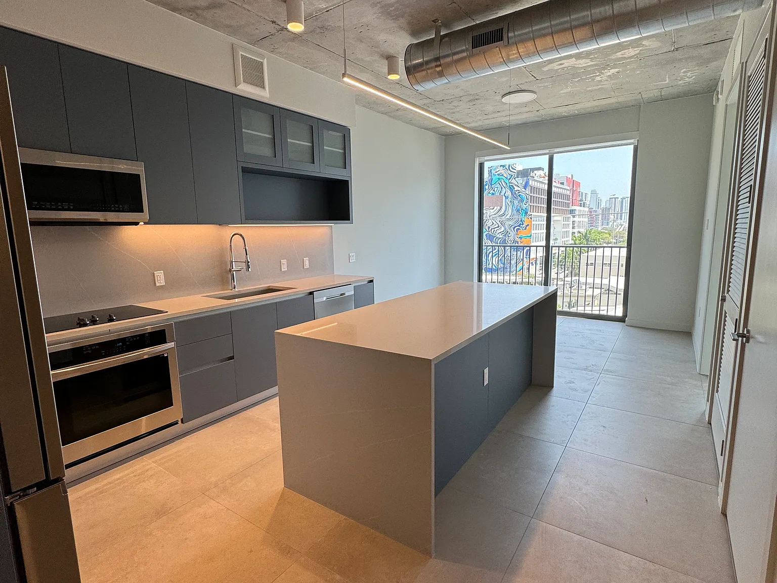 1 bed, 634 sqft, $2,400 — Photo 1
