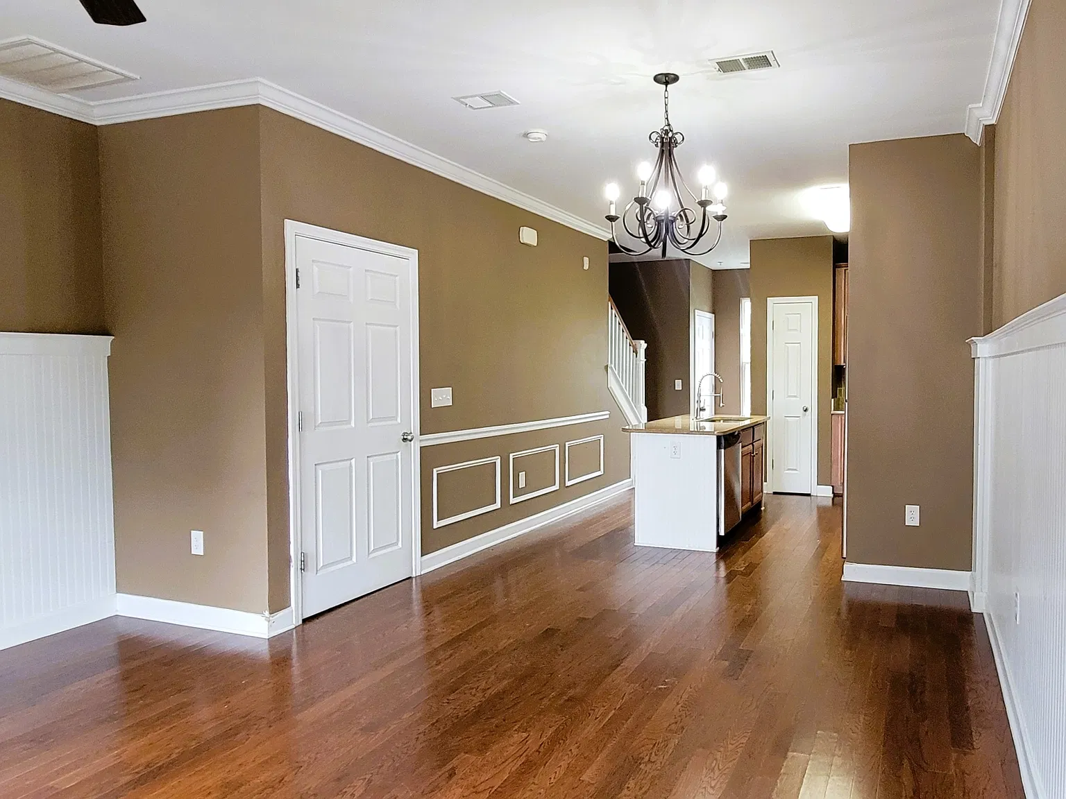 3578 Saint James Avenue - Upsta... — Photo 1