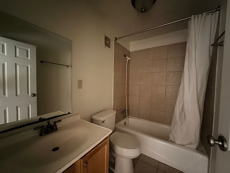 250 Little St #B202 — Photo 6