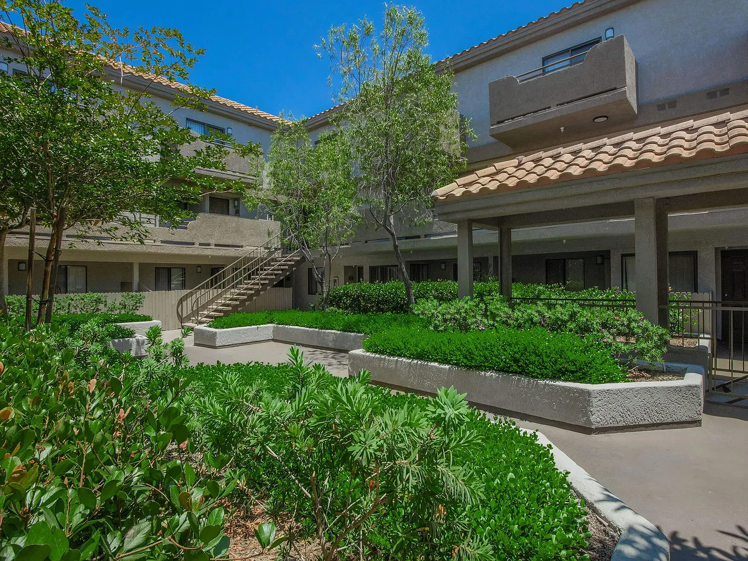 Glenoaks Terrace Apartments — Photo 4