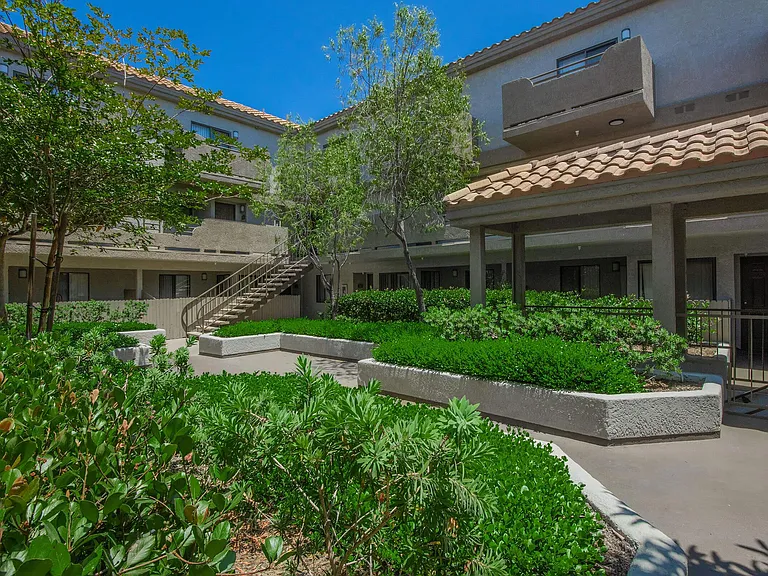 Glenoaks Terrace Apartments — Photo 4