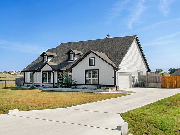 3rd image of 107 Red Cliff Ct