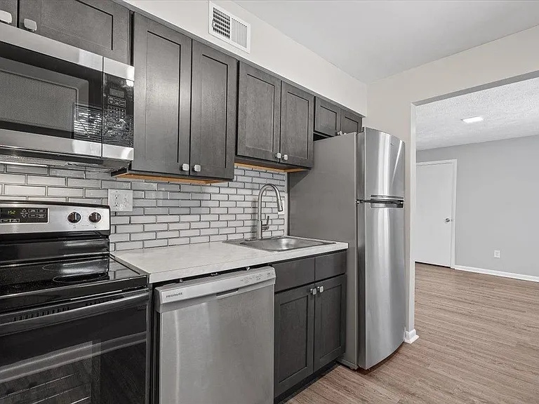 Shaler Highlands Apartments — Photo 13