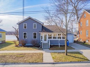 722 W Edgewater St, Portage, WI 53901