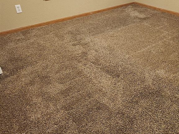 2nd image of 405A SE Chelsey Ln