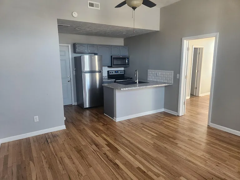 2711 Leavenworth St #2 — Photo 4