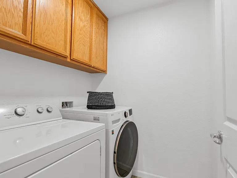 McDaniel Cir — Photo 9