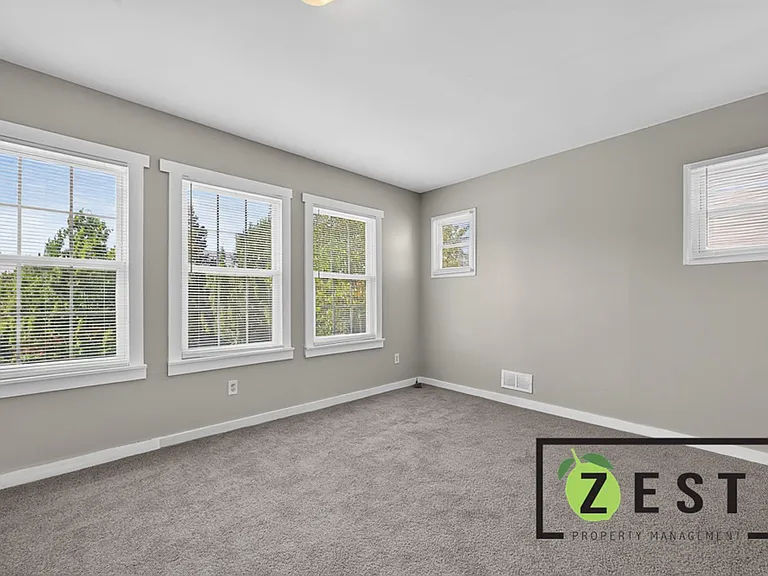 3329 Waverly St — Photo 2
