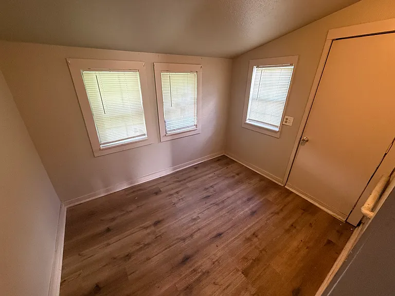 415 E Velma Ave — Photo 6
