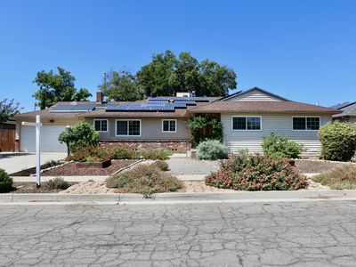 6057 N 8th St, Fresno, CA, 93710