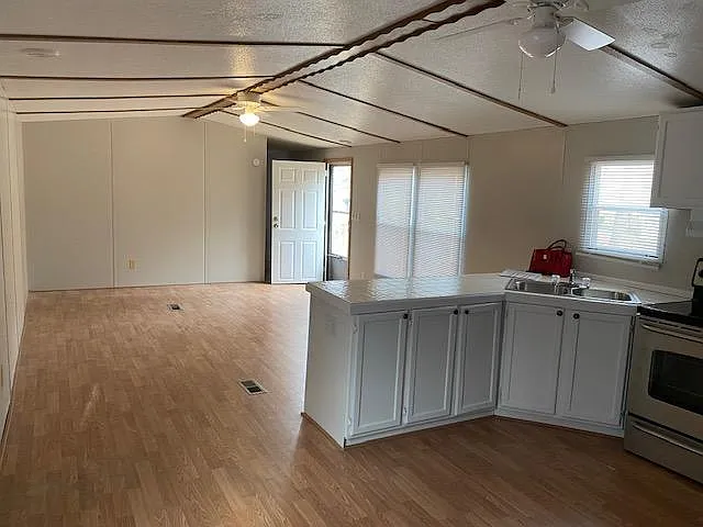 123 Crystal Ct — Photo 3