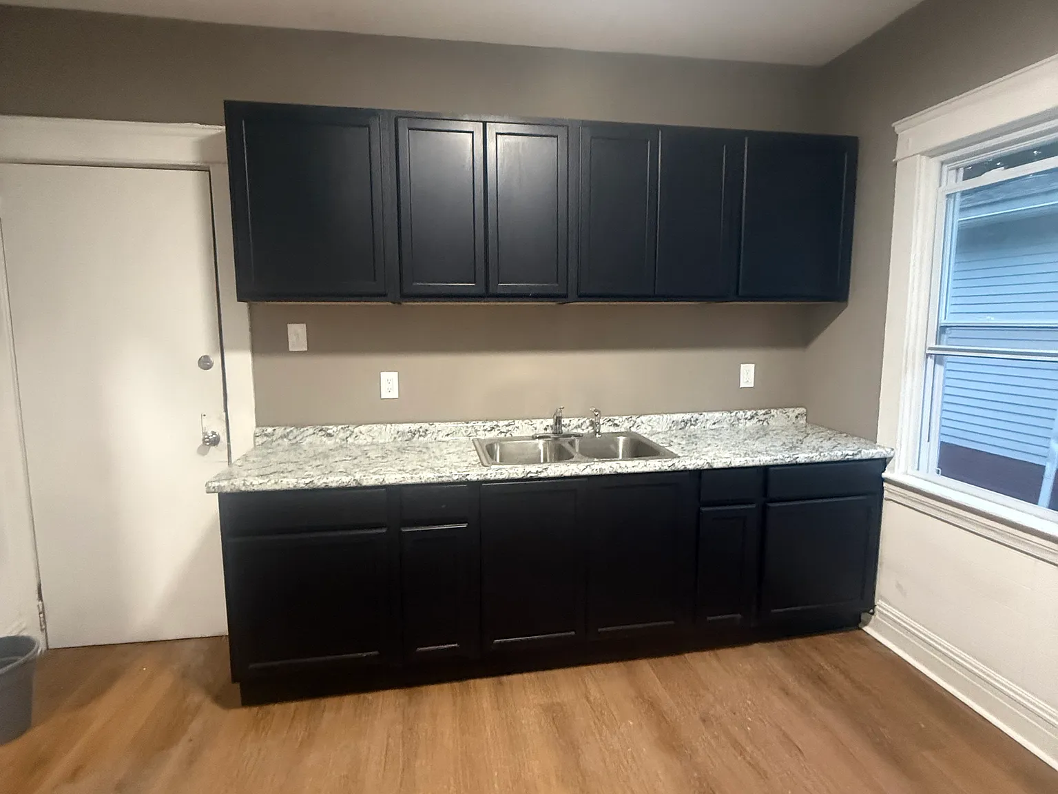 2 bed, 1000 sqft, $998 — Photo 3
