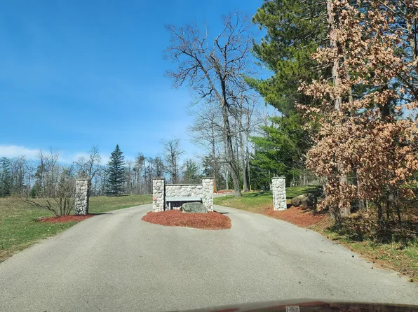 522 Red Pine Ct, Lewiston, MI 49756