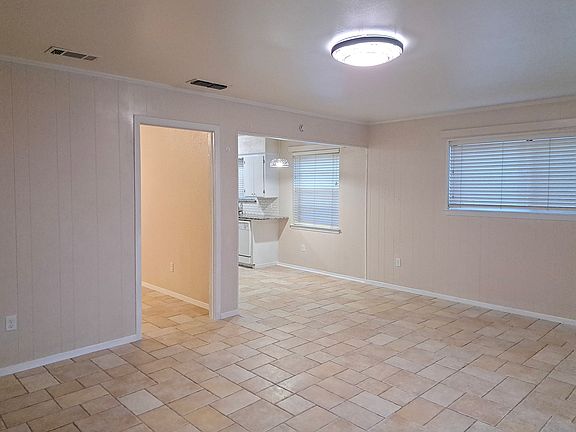 5th image of 2309 Woodoak Dr