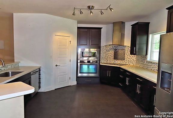 4th image of 1364 W Coll St