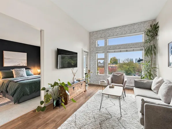 1677 Lloyd Ave #504, North Vancouver, BC V7P 0B1