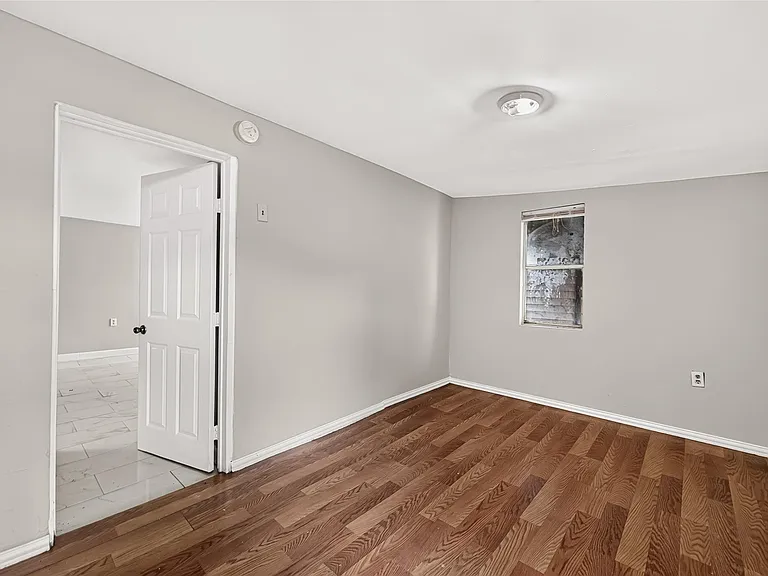 1507 Laird St — Photo 16