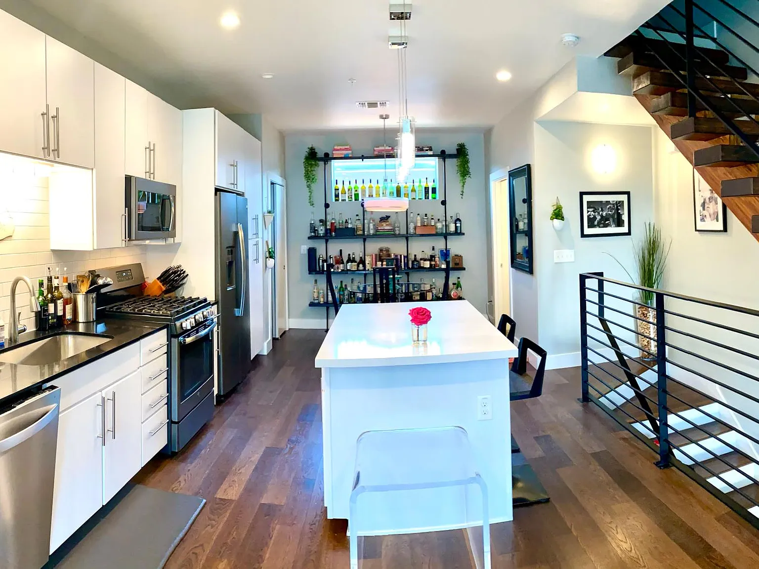 2 bed, 2.5 bath, 1420 sqft, $2,300 — Photo 2
