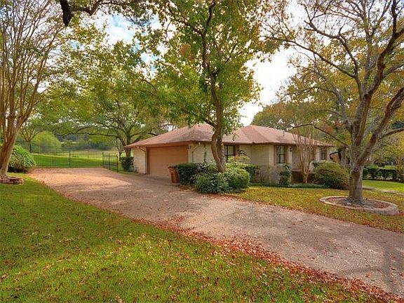 4th image of 10611 Pickfair Dr