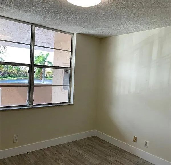 250 Jacaranda Dr #203 — Photo 8