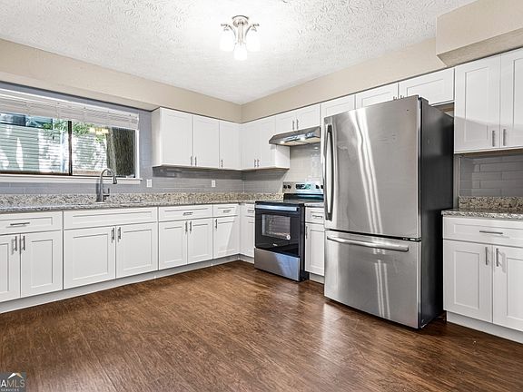 5th image of 8586 Creekwood Way
