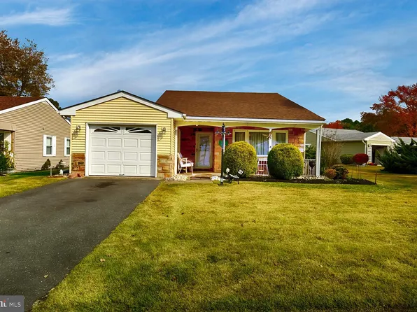 76 Huntington Dr, Southampton, NJ 08088