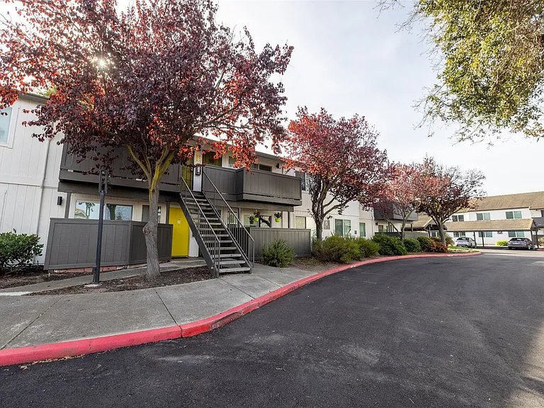 Summerhill Place Apartments — Photo 17