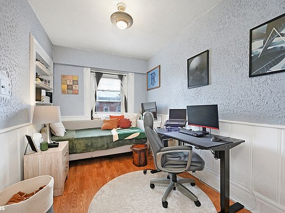 3rd image of 902 Park Ave APT 4