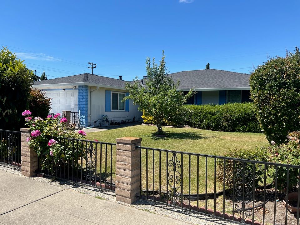 front of house and front lawn