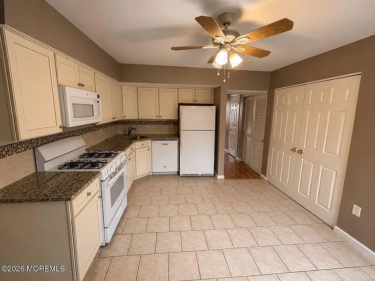 1156 Sawmill Rd #127 — Photo 11