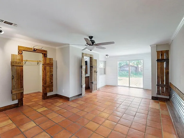 6625 Conveyor Dr — Photo 10